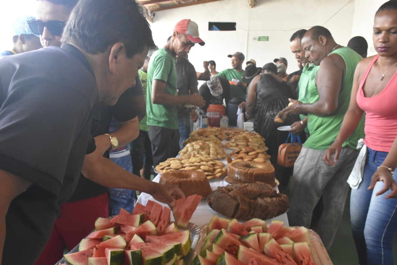 Camacã: Tratorista recebe homenagem pelos 35 anos de serviços prestados 

